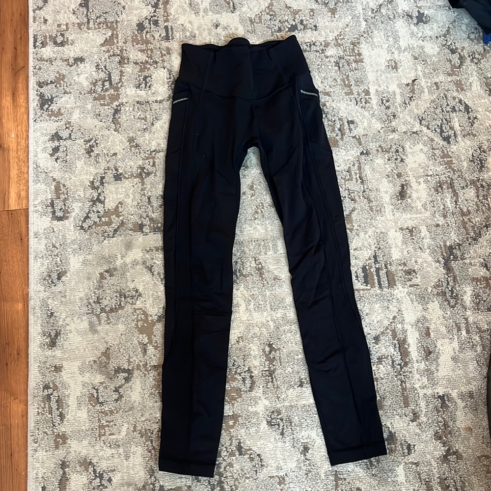 Lululemon black leggings size 6 with side pockets